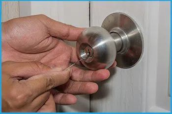 Lock Locksmith Services Saint Paul, MN 651-400-8136 - 14-unlock-door